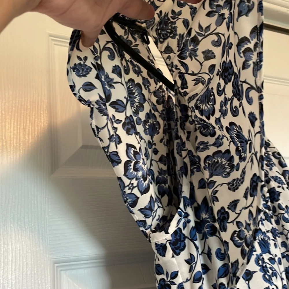 Women’s M Max Edition ruffle top blue/black scoop neck floral lightweight flowy - Picture 12 of 12